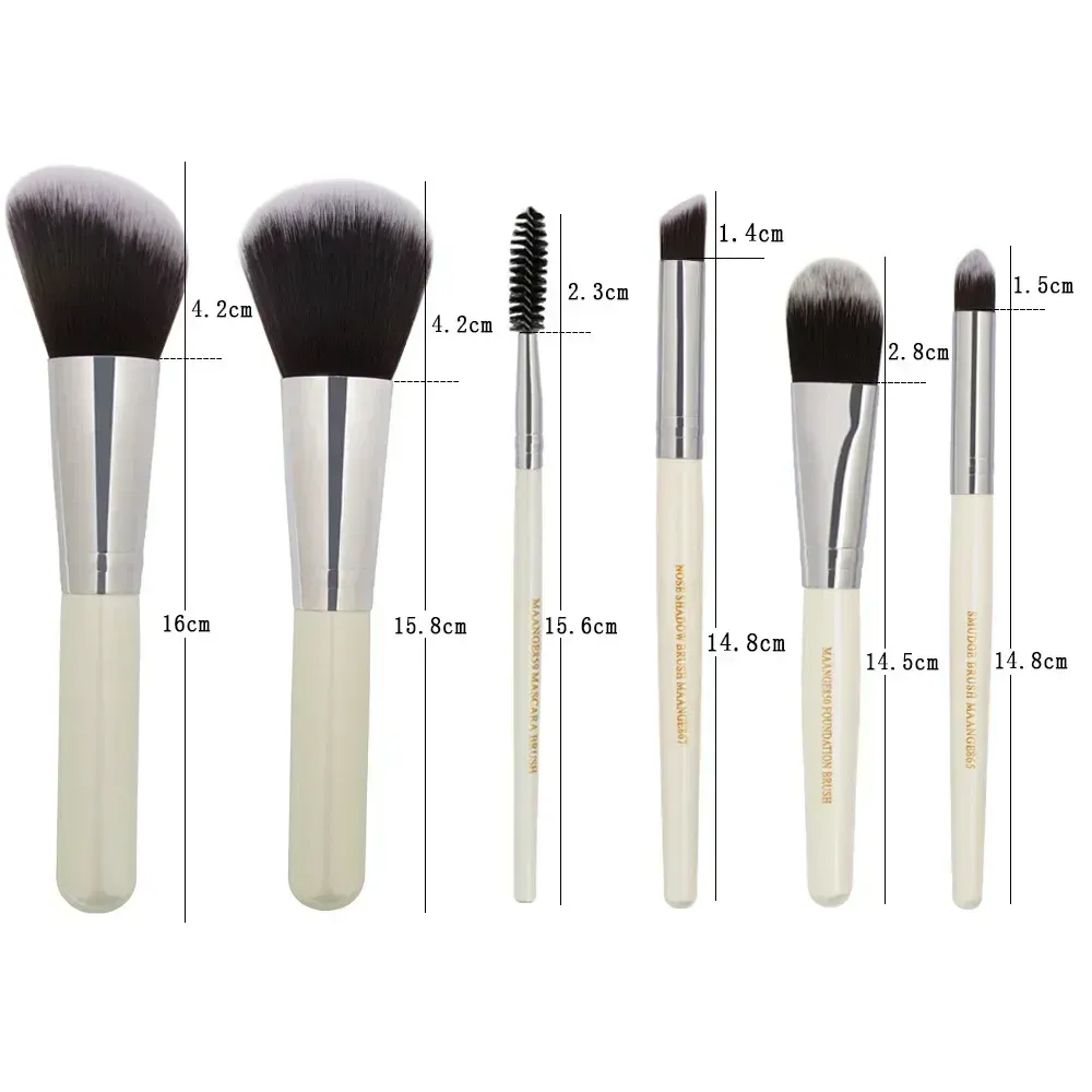 Pinceaux pour un maquillage précis