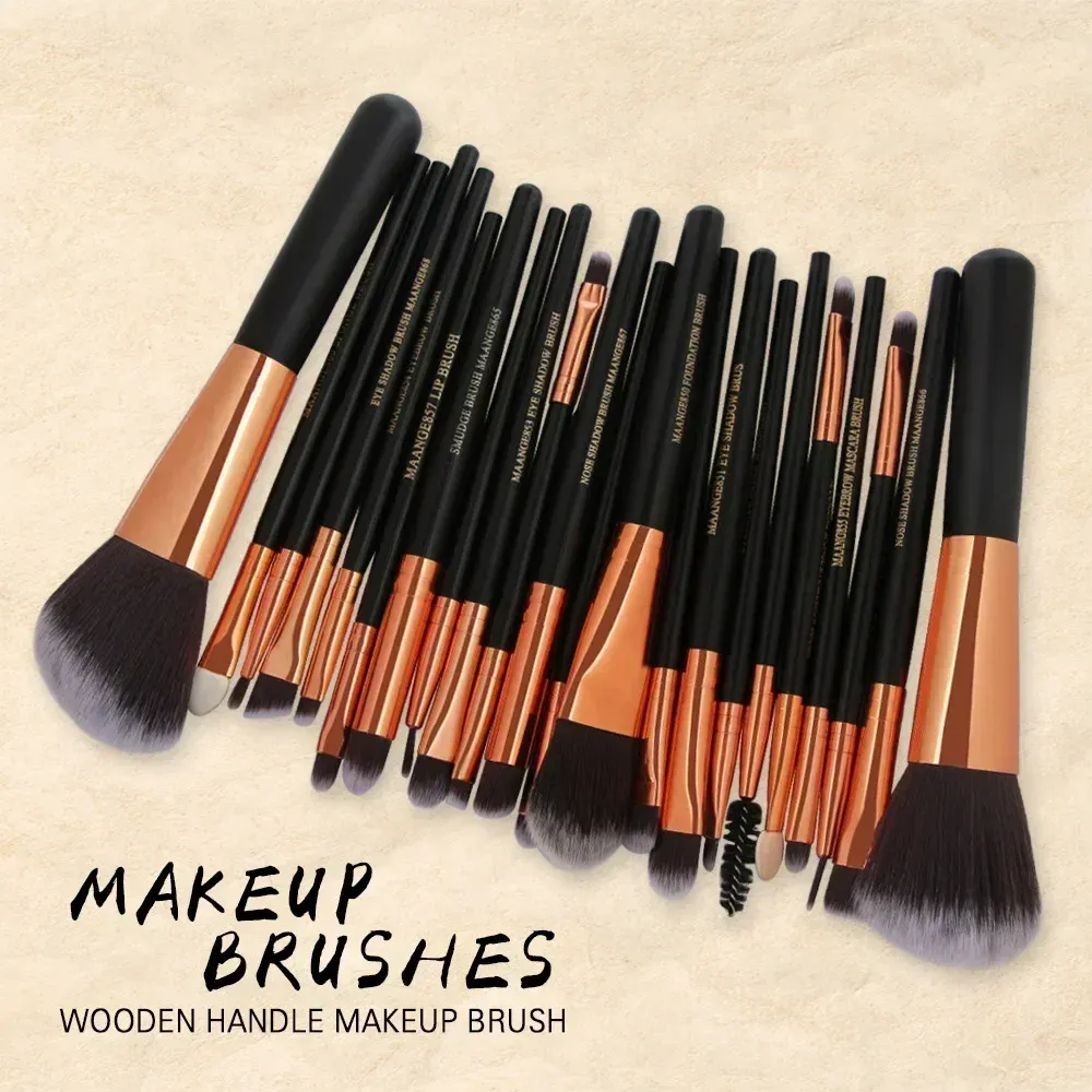 Vue d'ensemble de l'ensemble de pinceaux de maquillage professionnels