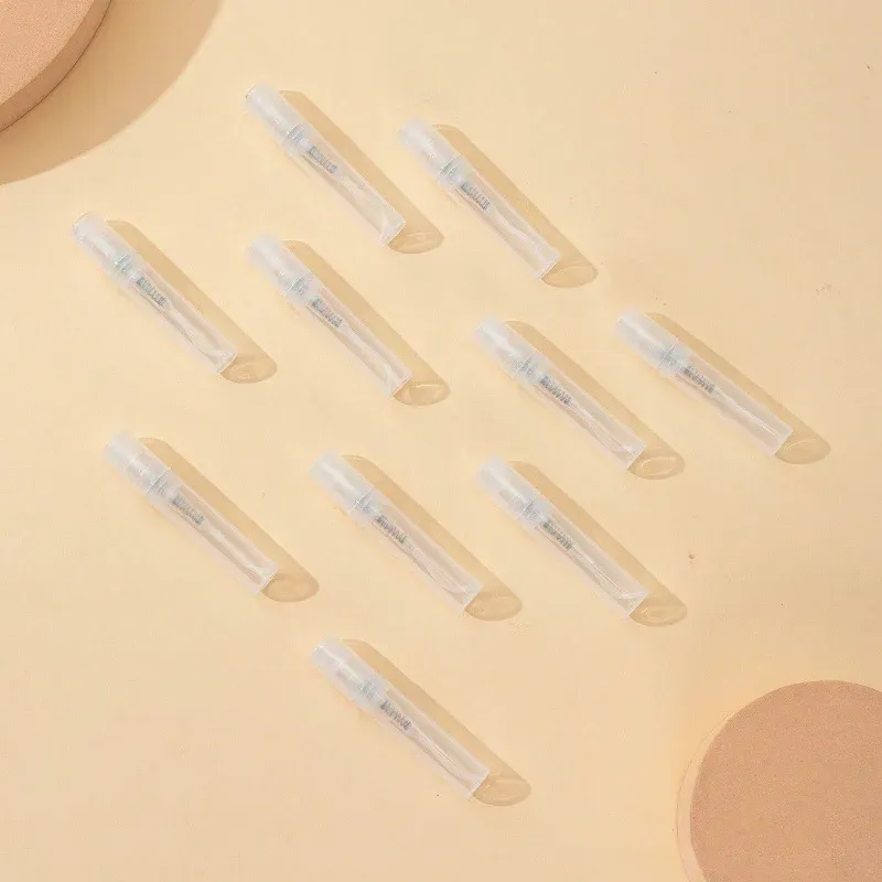 Flacons pulvérisateurs pour cosmétiques de voyage