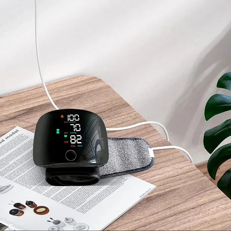 Tensiomètre de poignet numérique rechargeable, moniteur de pression artérielle et de fréquence cardiaque 6
