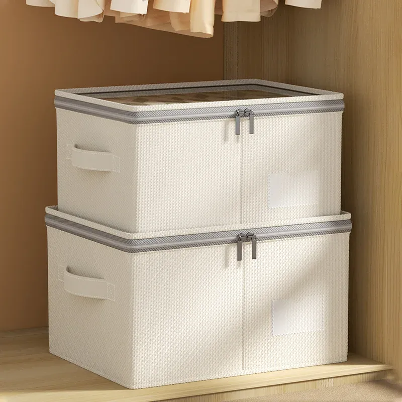 Boîte de rangement dans un dressing
