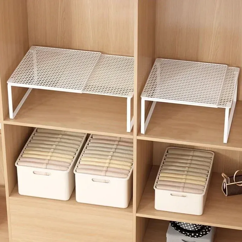 Organisateur de placard utilisé pour ranger chaussures et vêtements