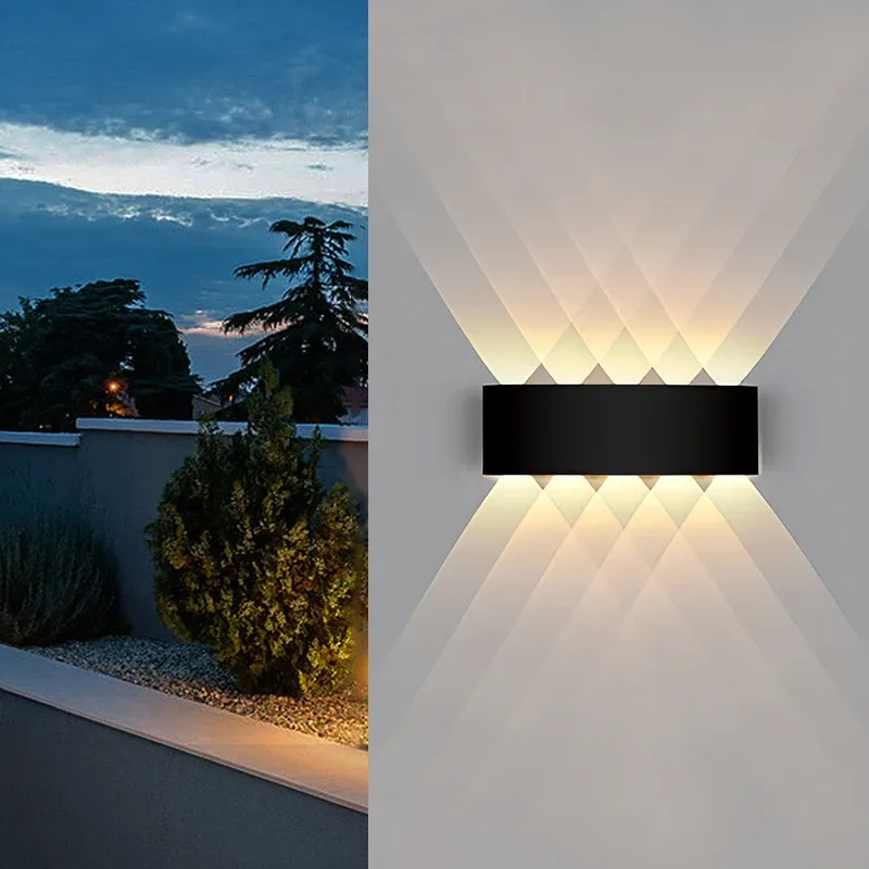 Applique LED dans un jardin