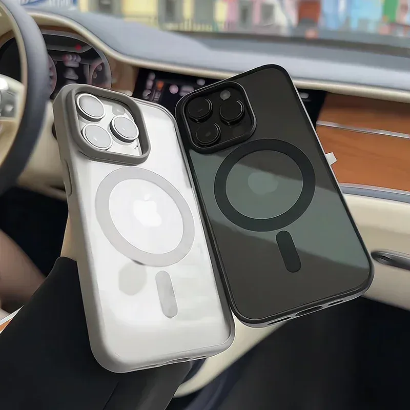 Coque transparente magnétique, finition détaillée