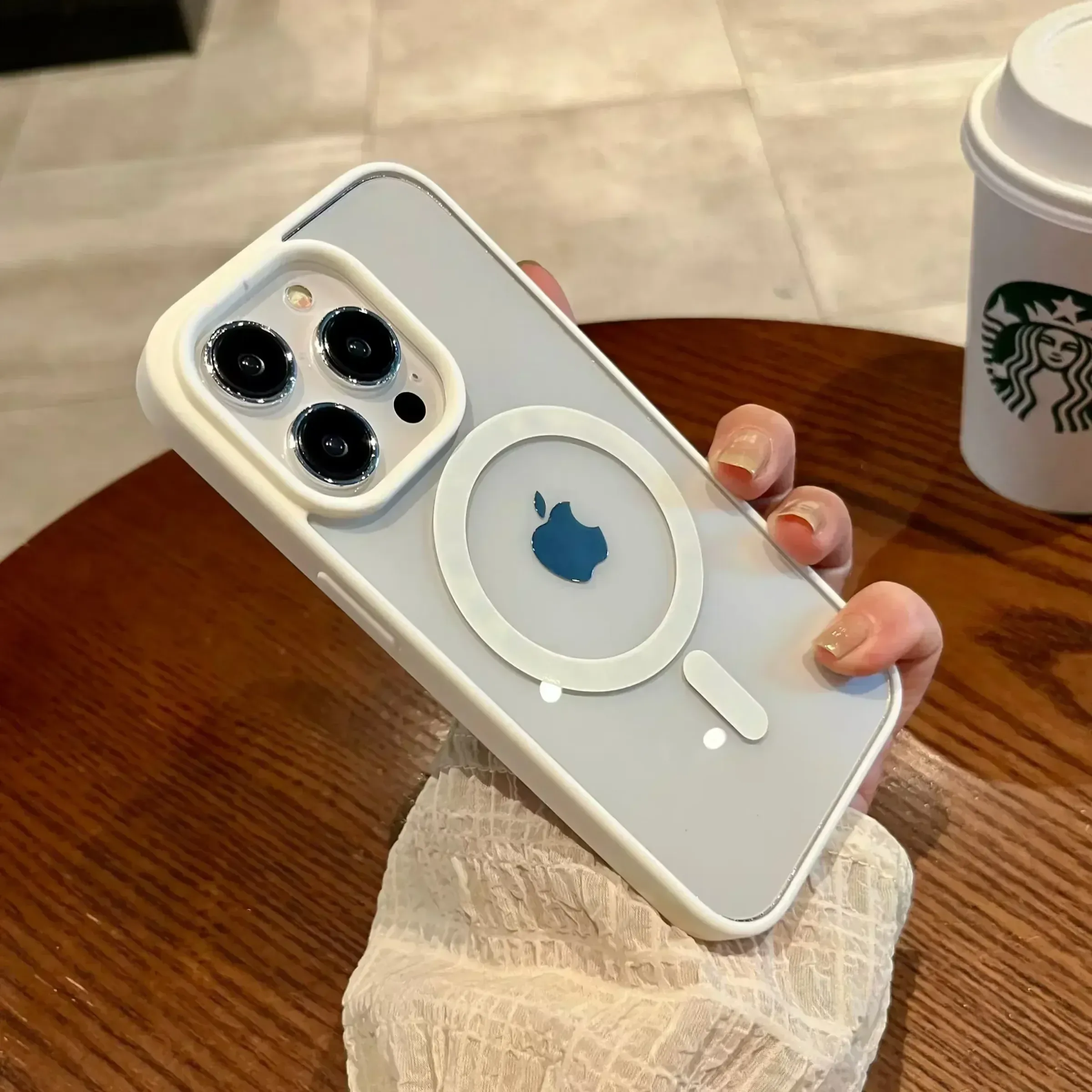Coque magnétique transparente pour iPhone compatible avec la recharge sans fil 11