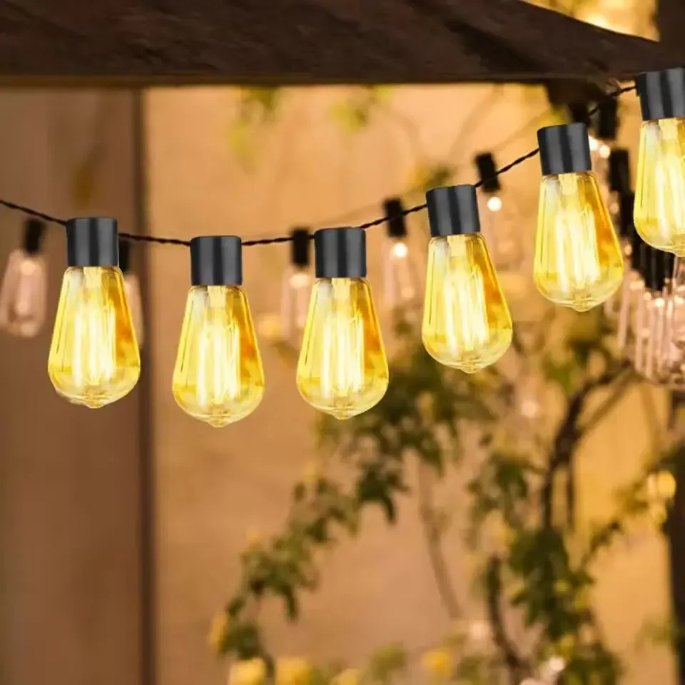 Détail de la guirlande lumineuse solaire rétro