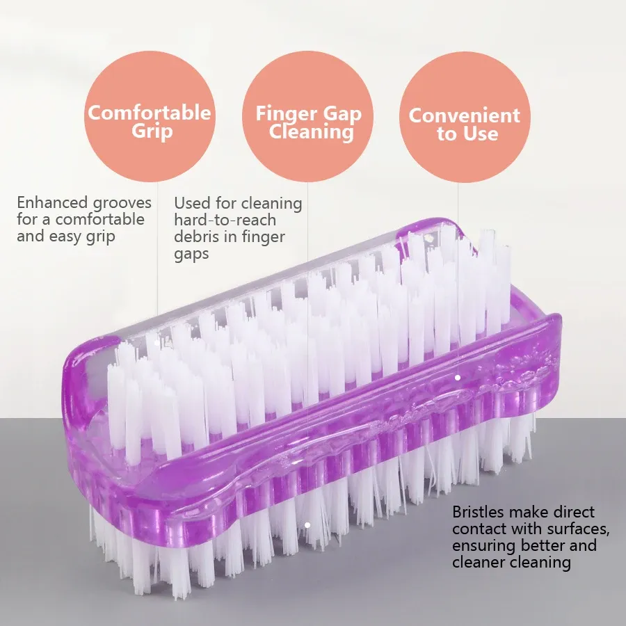 Brosse de nettoyage des ongles double face en situation