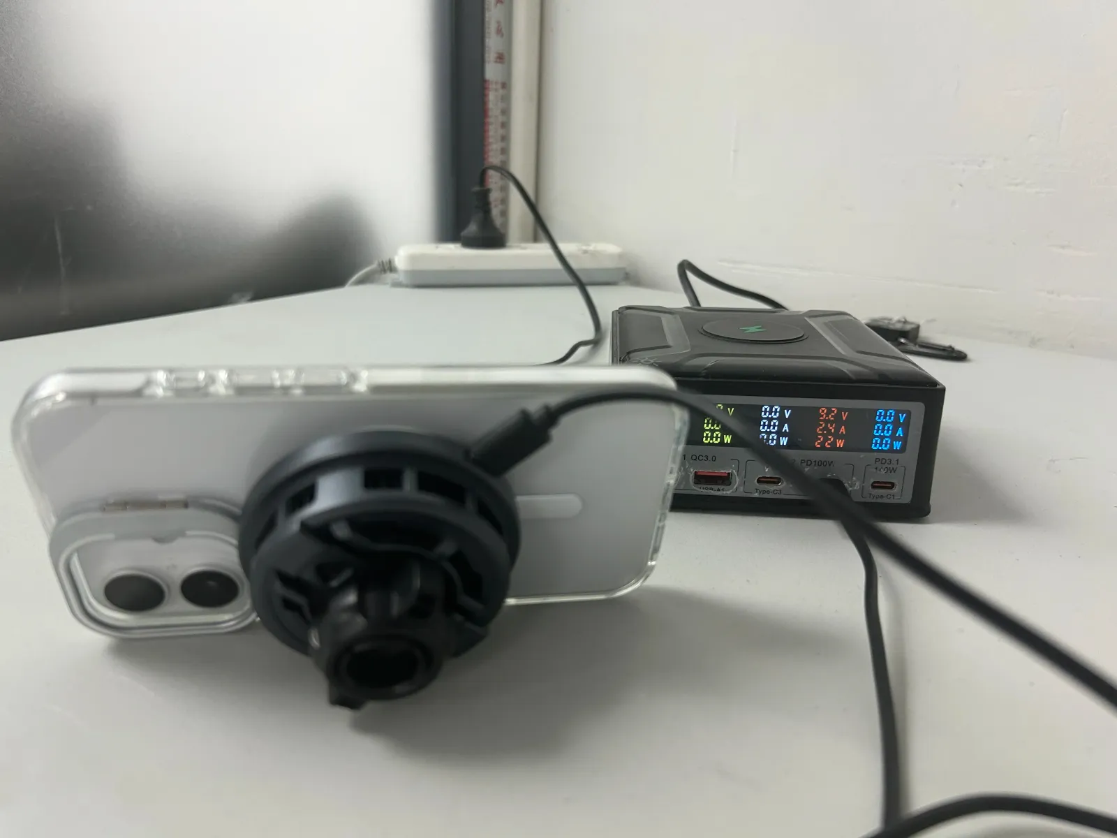 Chargeur sans fil Qi2 pour voiture en verre trempé