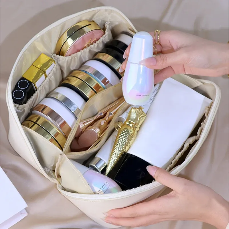 Trousse de maquillage de voyage imperméable et multifonctionnelle pour femme 2