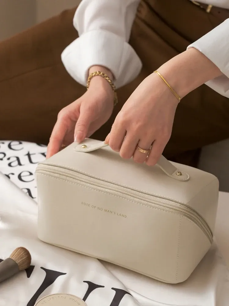 Trousse de maquillage de voyage, usage au quotidien