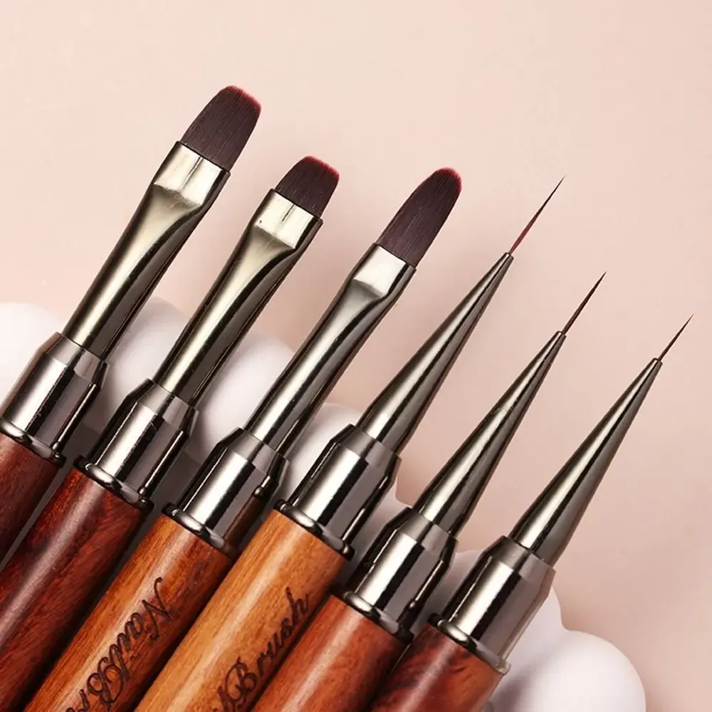 Pinceau à ongles, finition soignée