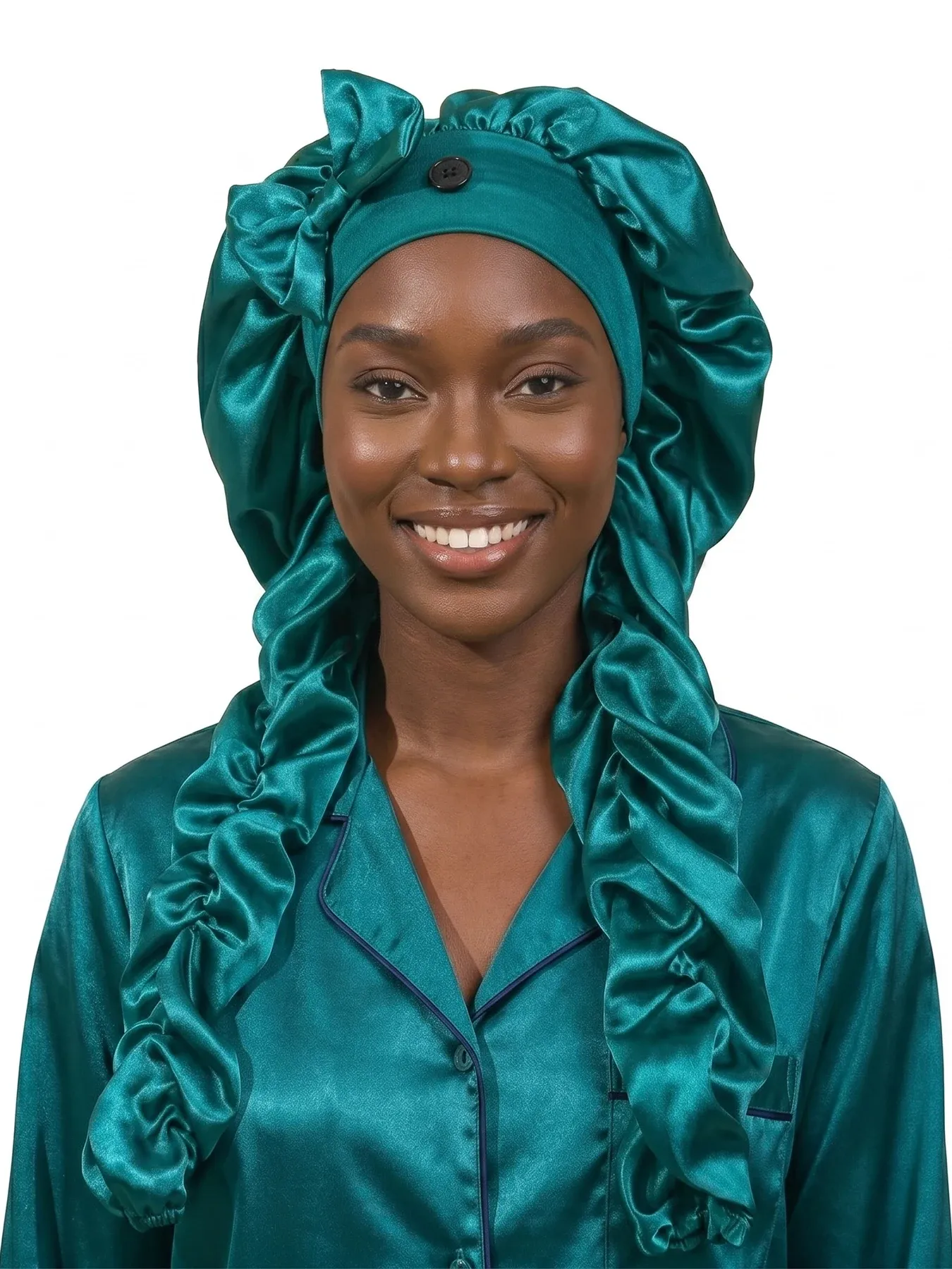 Bonnet en satin porté avec cheveux longs