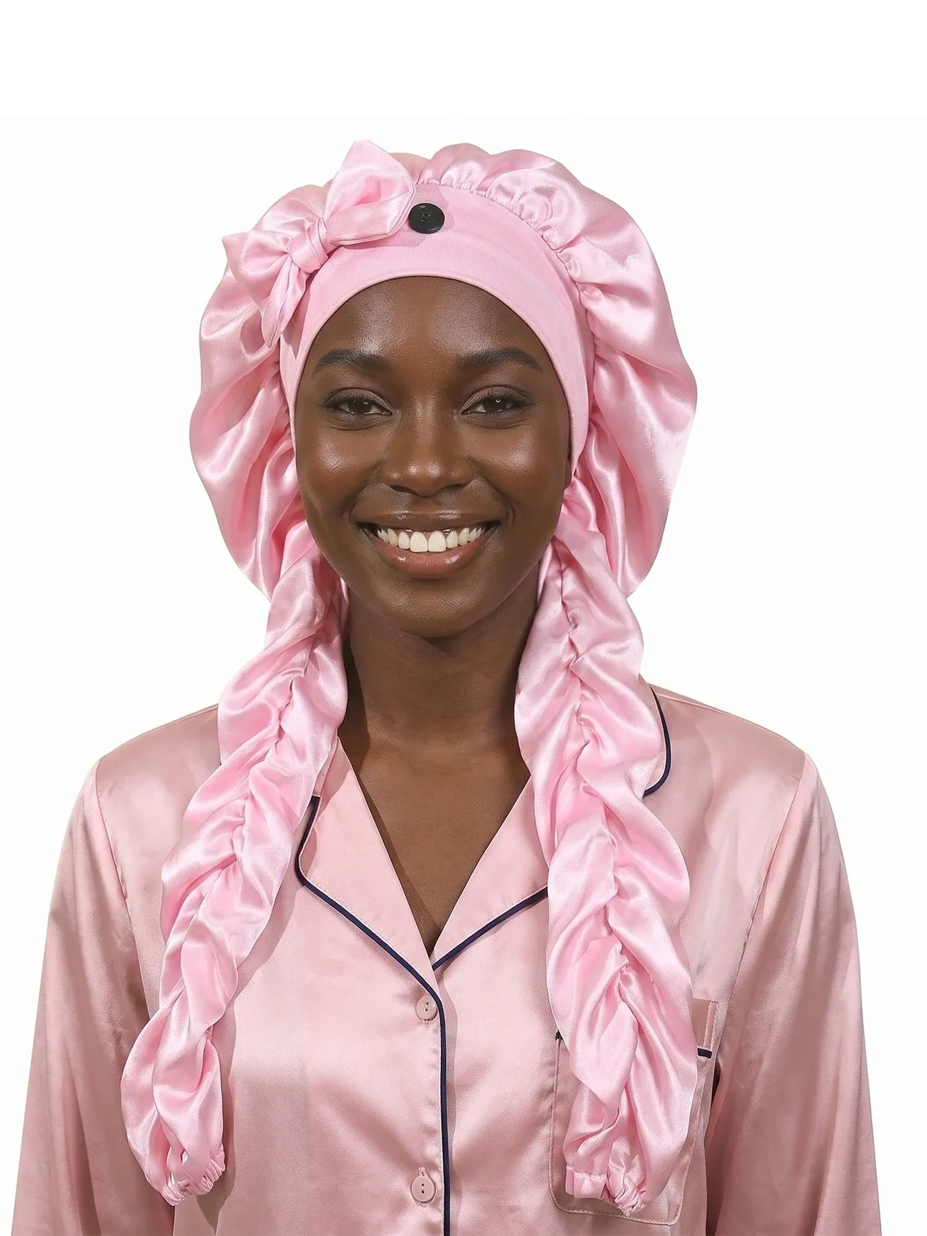 Bonnet en satin dans son ensemble