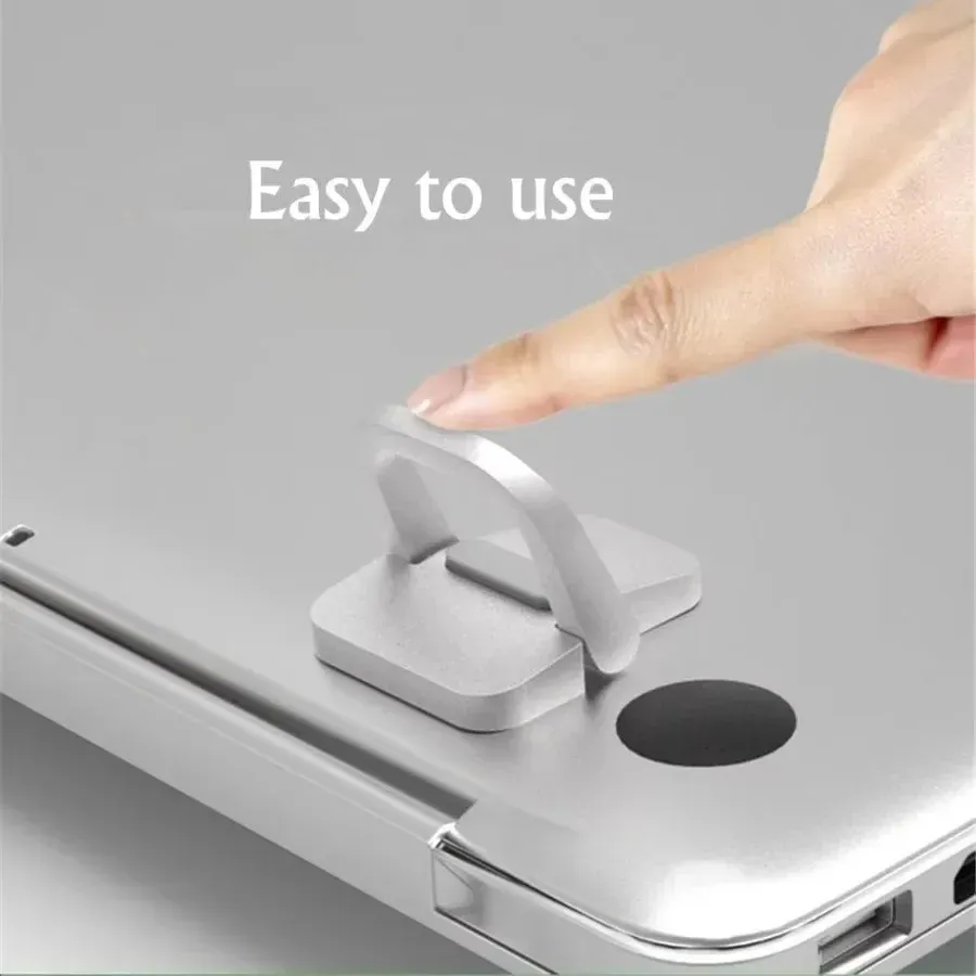 Support pour ordinateur portable installé sur un bureau