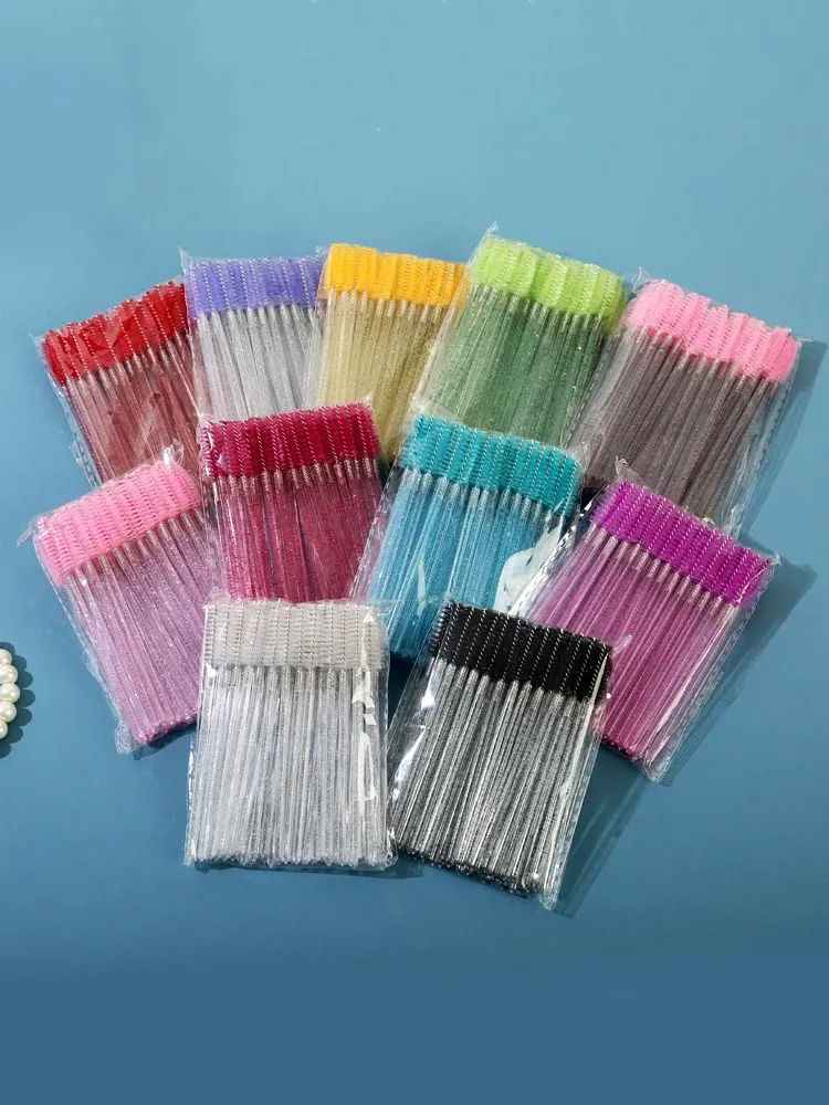Brosses à sourcils et outils de maquillage