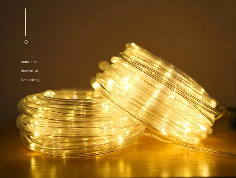 Ambiance lumineuse nocturne d'une guirlande solaire