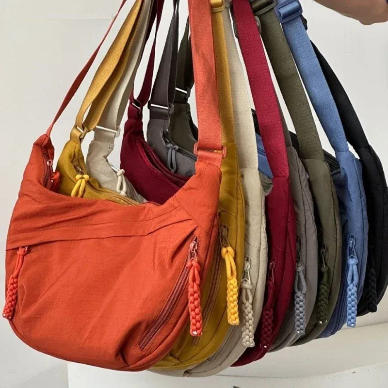 Sac à bandoulière en tissu doux pour femme, coloris uni, style étudiant décontracté