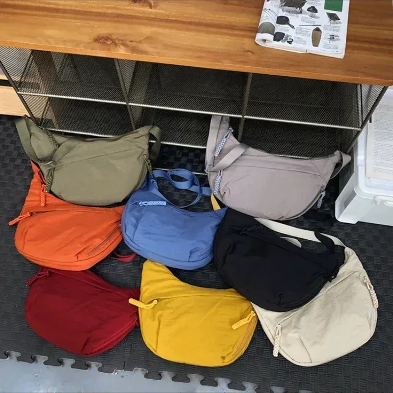 Sac à bandoulière en tissu doux pour femme, coloris uni, style étudiant décontracté 3