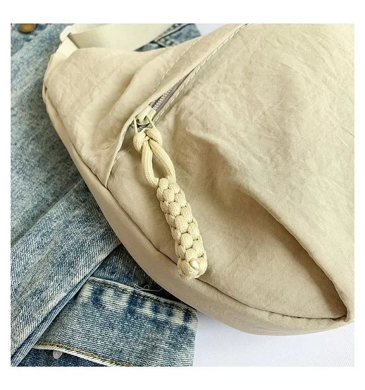 Sac en couleur unie au style minimaliste