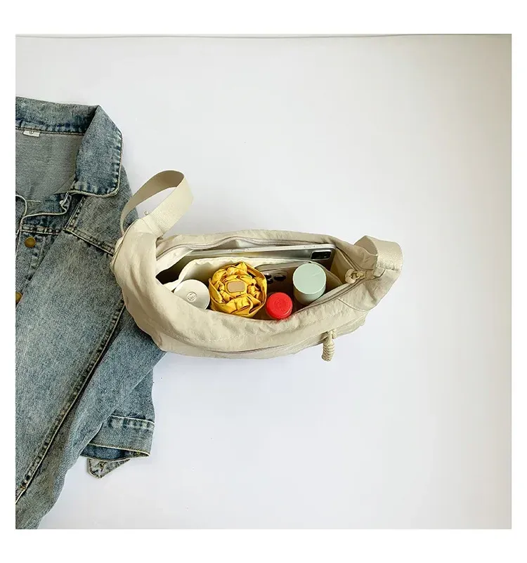 Sac hobo porté à l'épaule