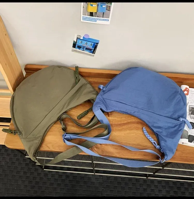 Sac hobo aux lignes épurées