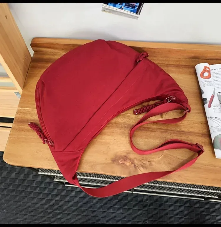 Sac hobo porté au quotidien