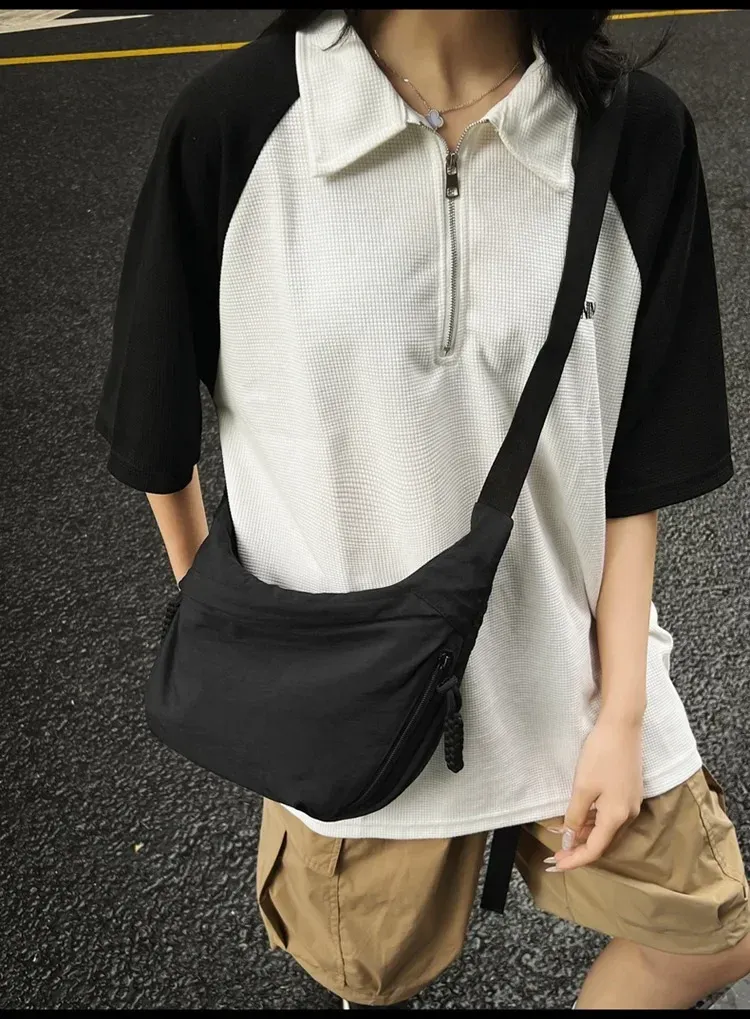 Sac à bandoulière hobo en tissu doux, couleur unie