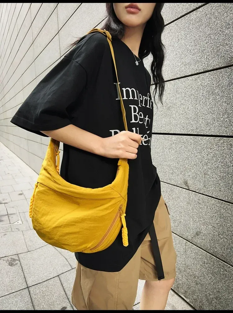 Sac porté en style décontracté