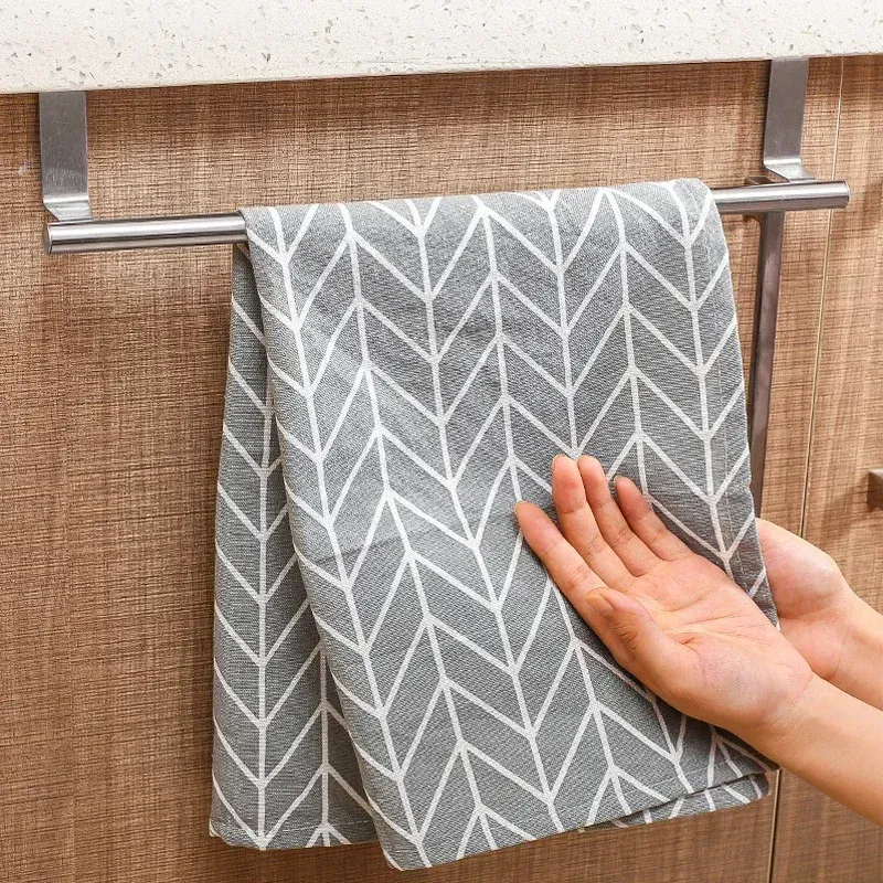 Porte-serviettes suspendu en acier inoxydable pour porte d'armoire, cuisine et salle de bains, sans perçage 3