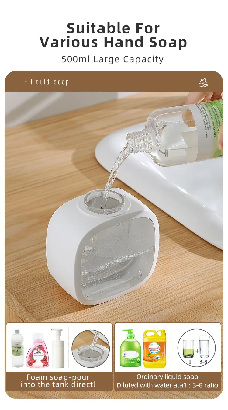 Distributeur de savon dans la salle de bains
