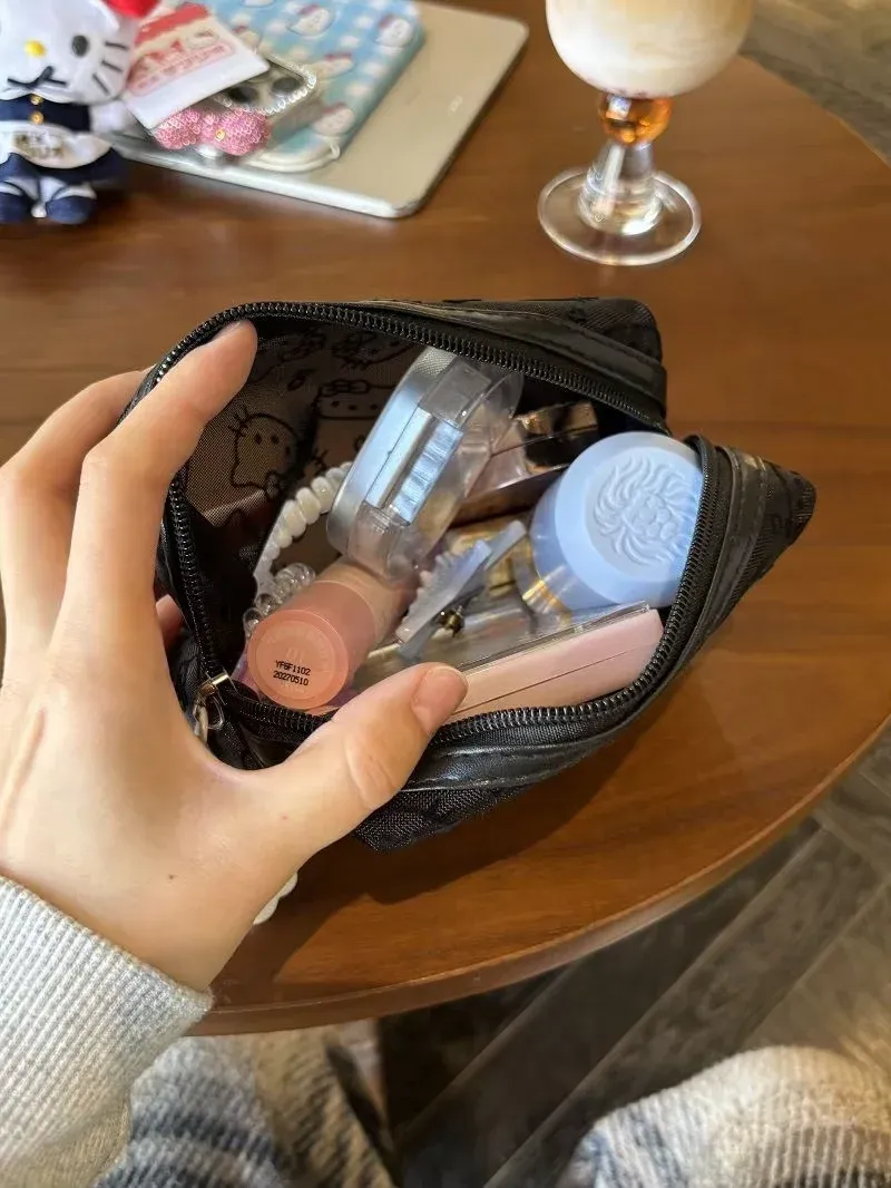 Trousse de maquillage noire en maille, portable et grande capacité, organisateur de toilette de voyage 3