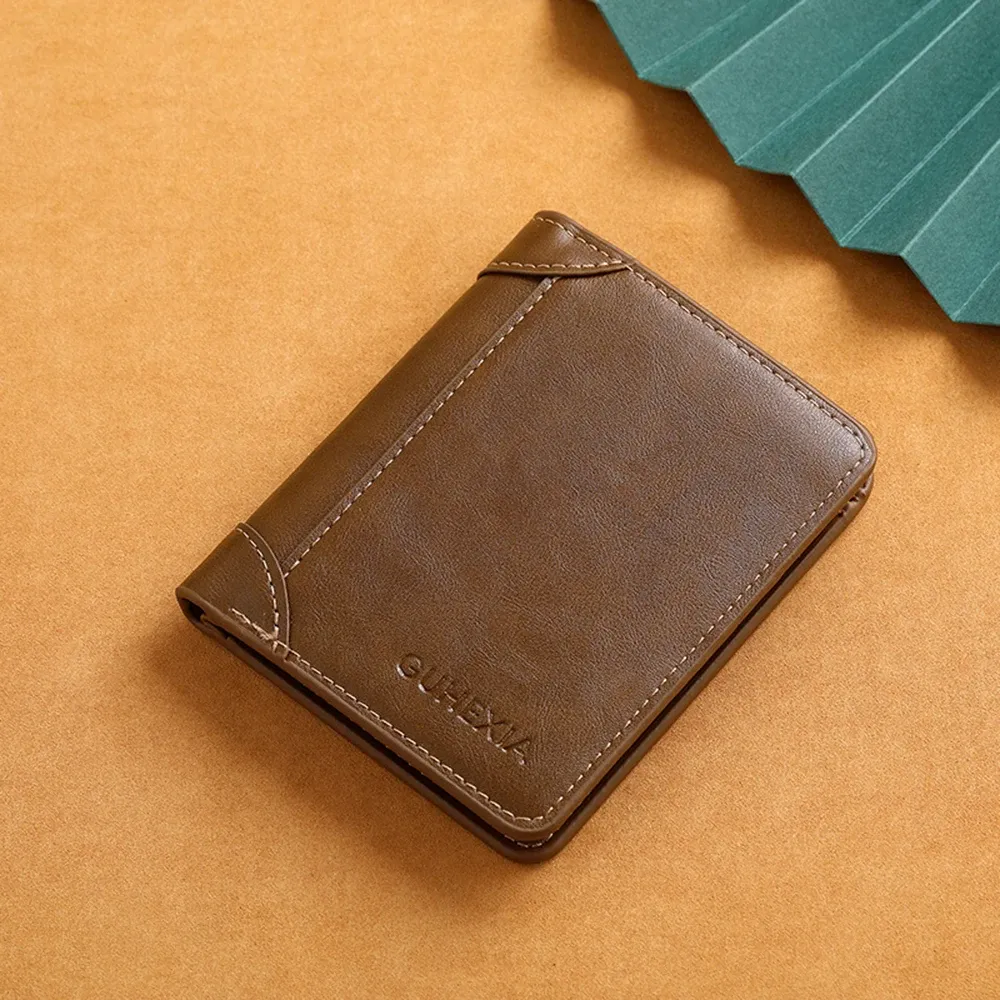 Portefeuille minimaliste pour homme, ambiance lifestyle