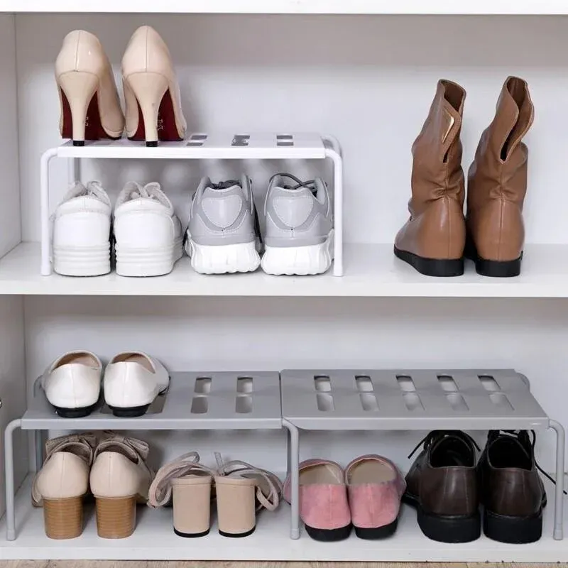 Organisation d'un placard avec l'étagère extensible