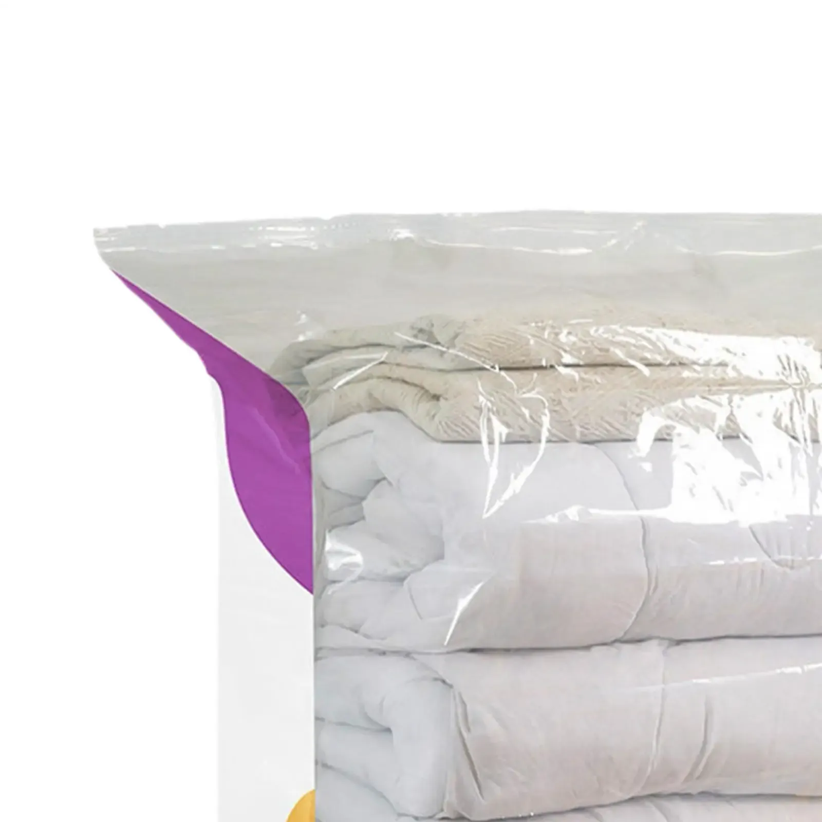 Sacs de rangement sous vide dans un placard