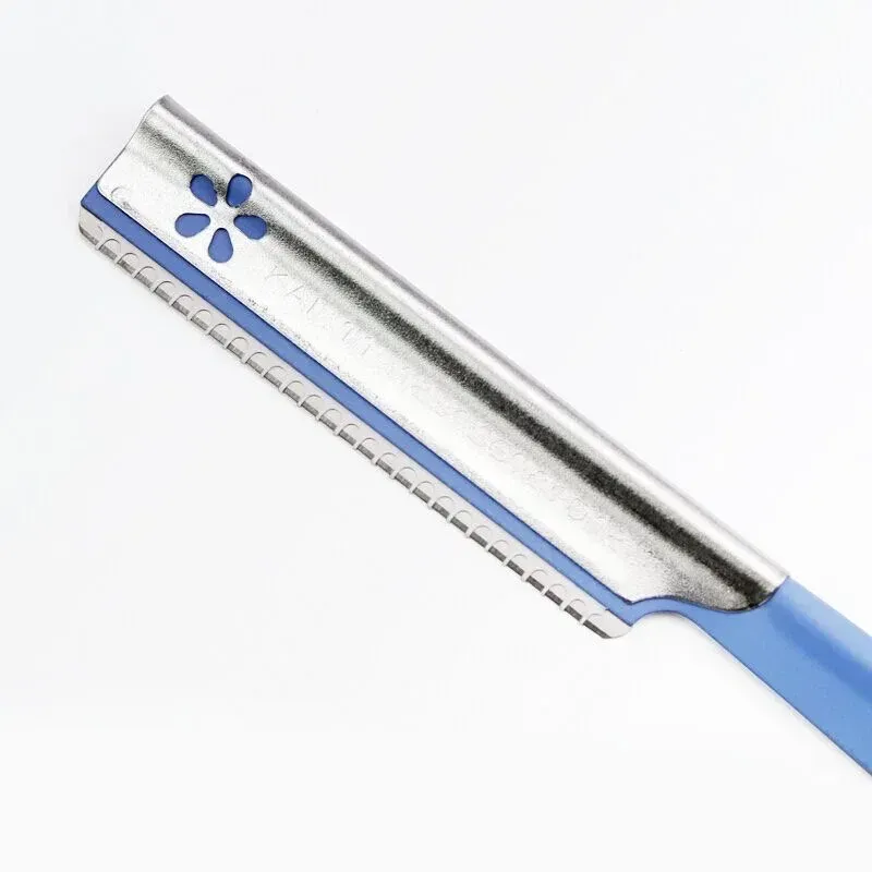Épilateur à sourcils en situation d'utilisation