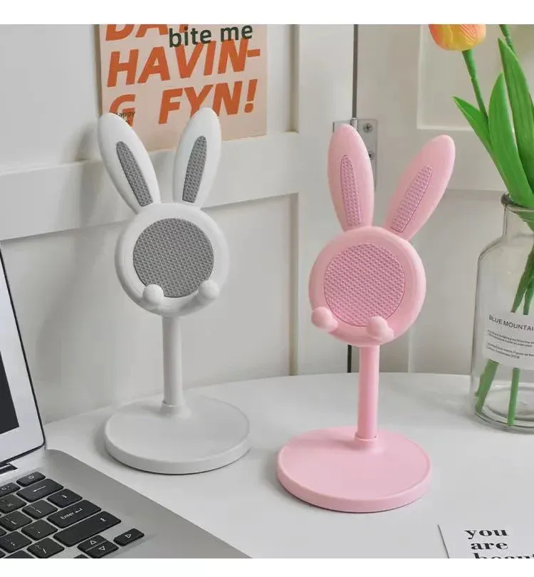 Support de téléphone en situation sur un bureau