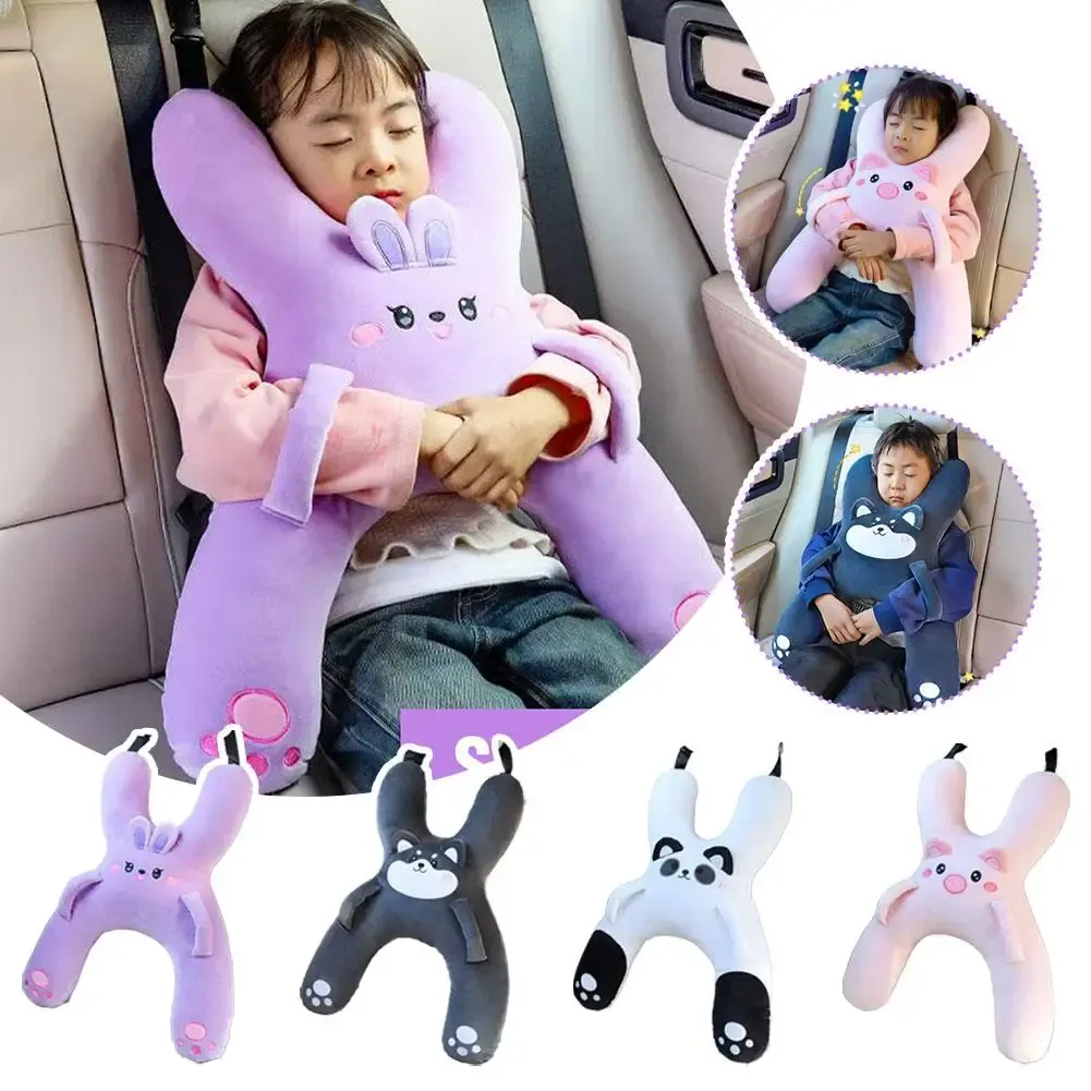 Oreiller de cou pour enfant installé sur un siège auto