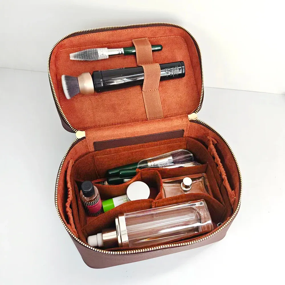 Trousse de toilette en cuir personnalisable avec nom pour femme, grande capacité et format voyage 3