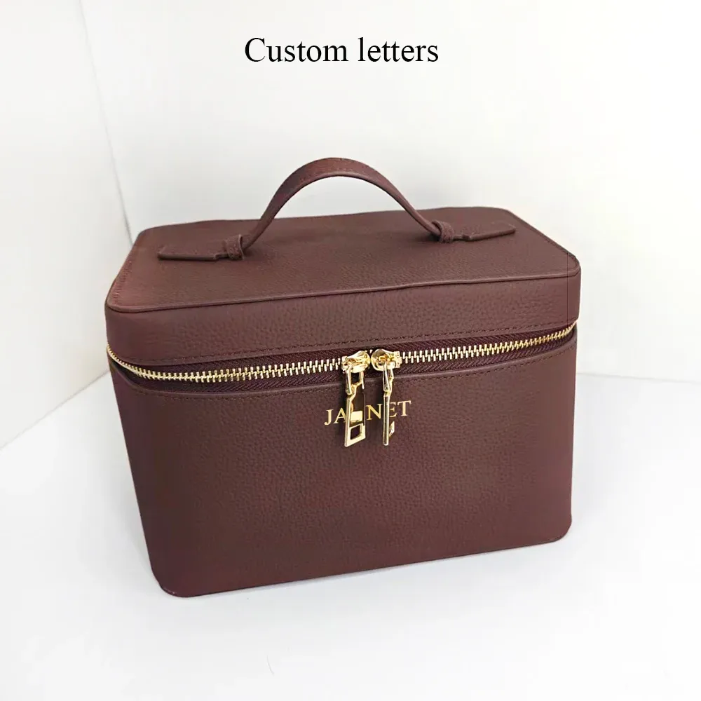 Trousse de toilette en cuir personnalisable avec nom pour femme, grande capacité et format voyage 6