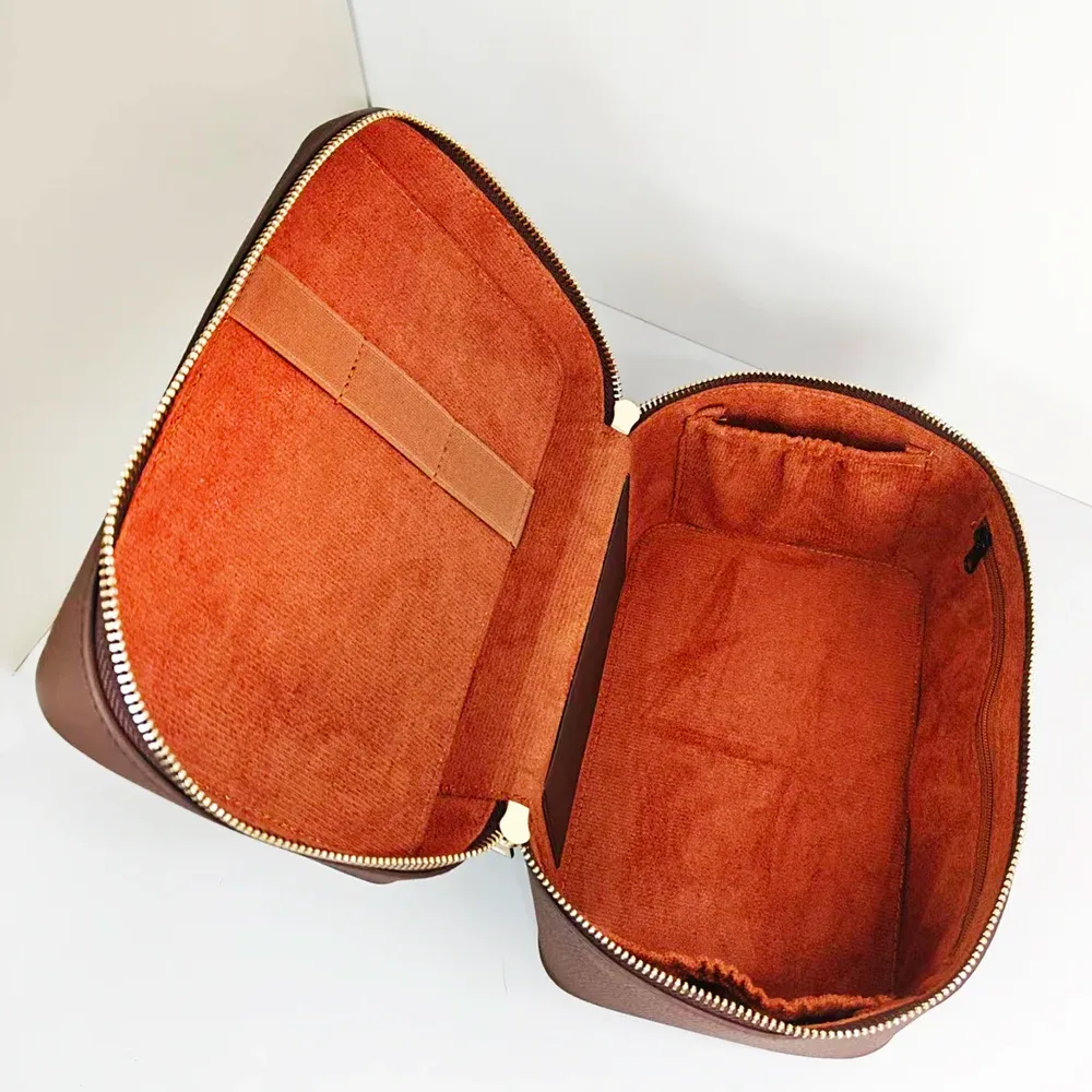 Trousse en cuir vue de profil