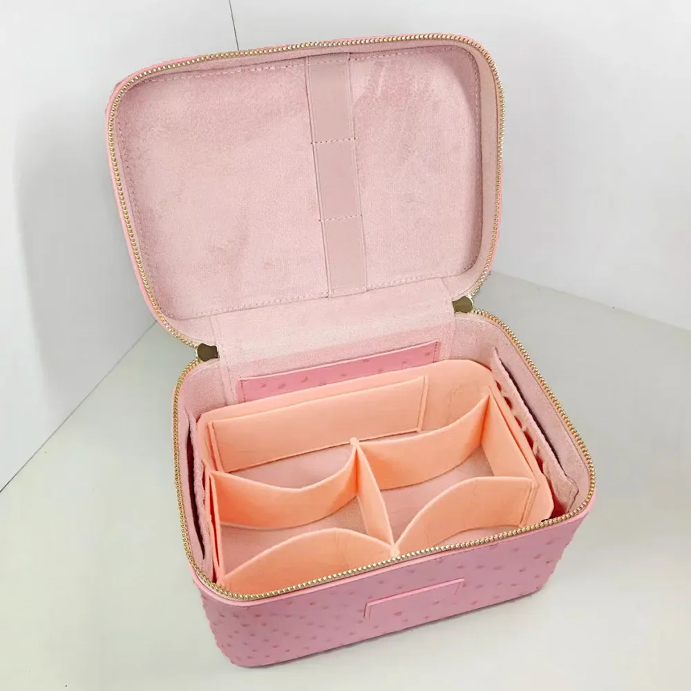 Trousse en cuir avec gravure personnalisée