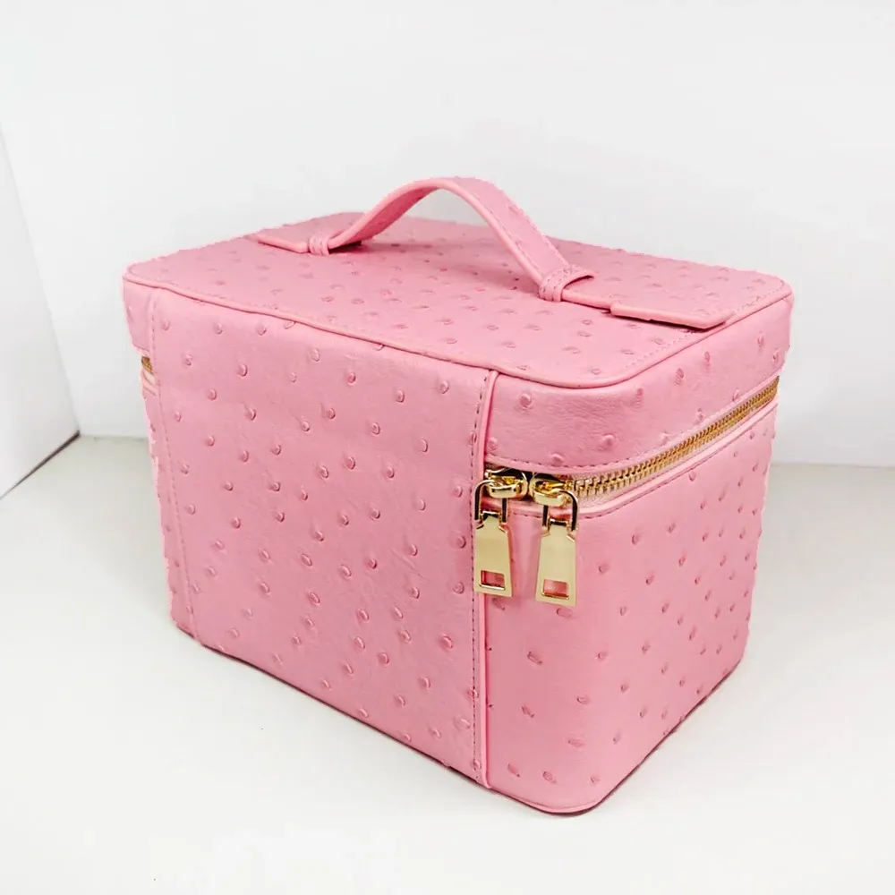 Trousse en cuir dans un cadre lifestyle