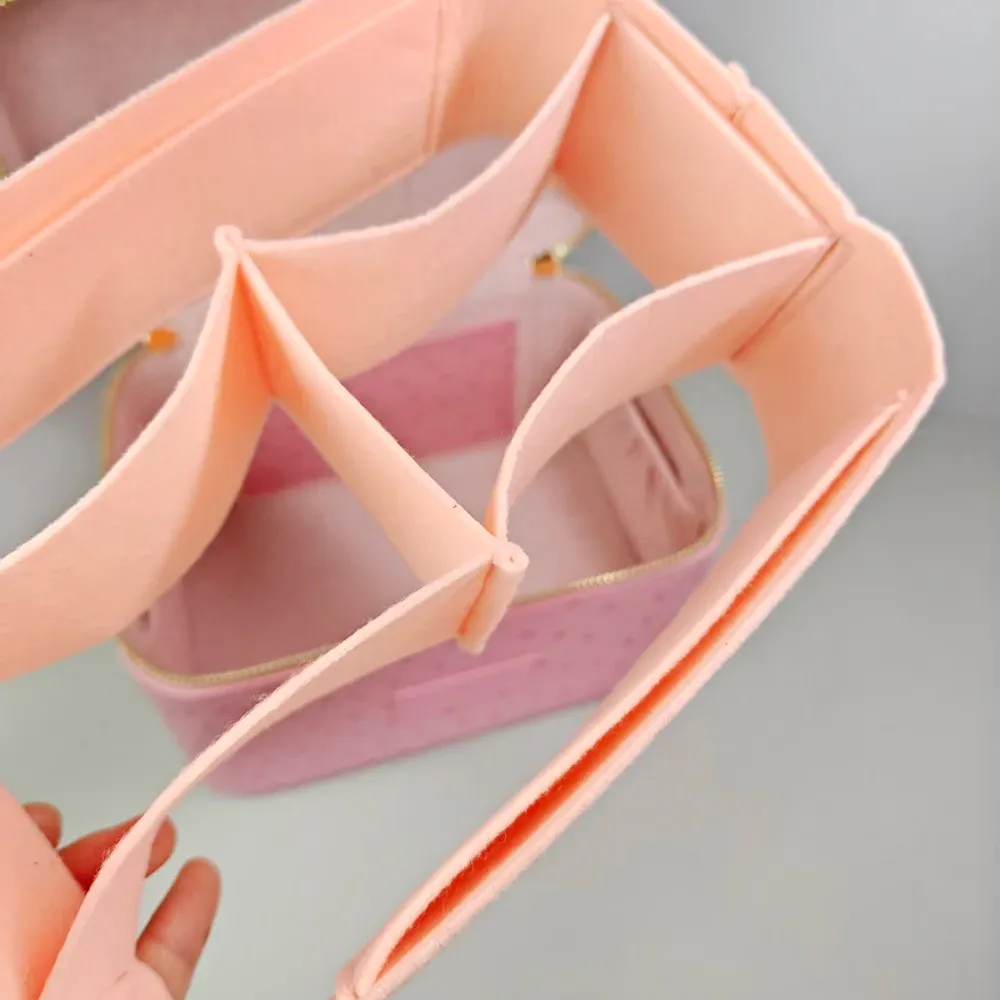 Trousse de toilette en cuir finie