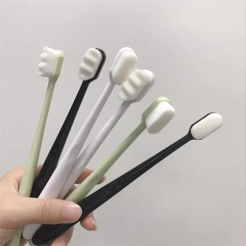 Brosse à fibres PBT pour le nettoyage de cartes mères