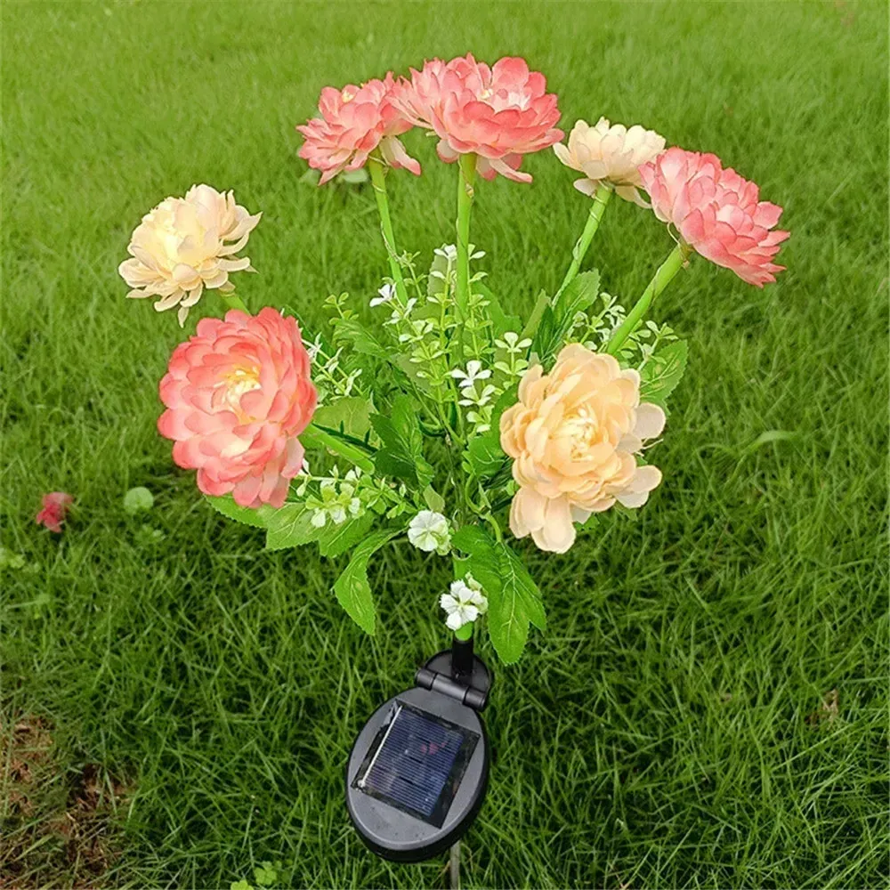 Lampe solaire fleur de Lotus, mise en situation au jardin