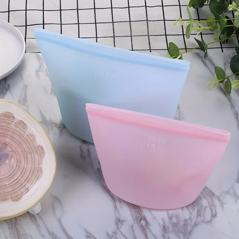 Sacs de conservation en silicone réutilisables, en usage