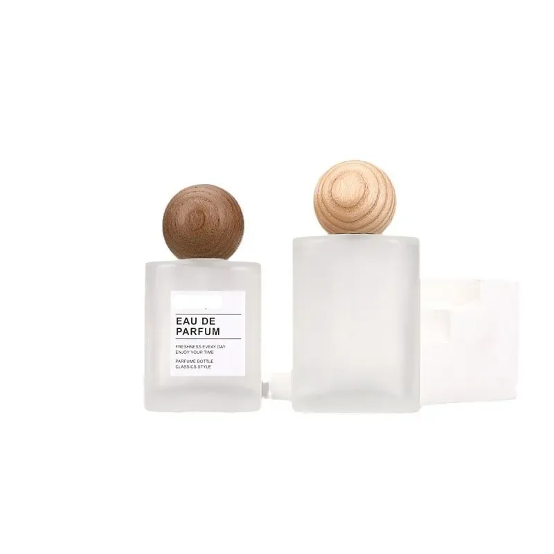 Flacon de parfum rechargeable en verre 30 ml et 50 ml, vide, portable, idéal pour le voyage, plat et carré, avec vaporisateur et capuchon en bois - Image 1