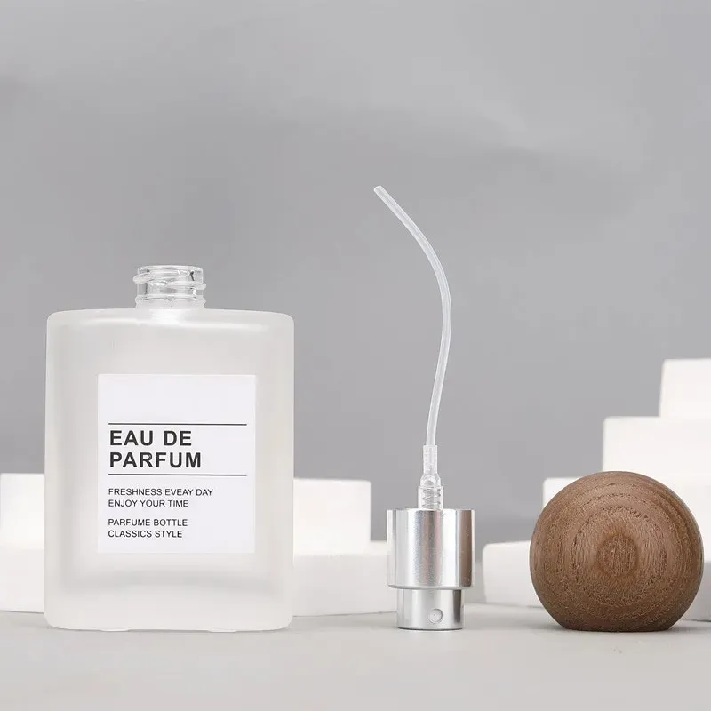 Flacon de parfum rechargeable en verre 30 ml et 50 ml, vide, portable, idéal pour le voyage, plat et carré, avec vaporisateur et capuchon en bois 5