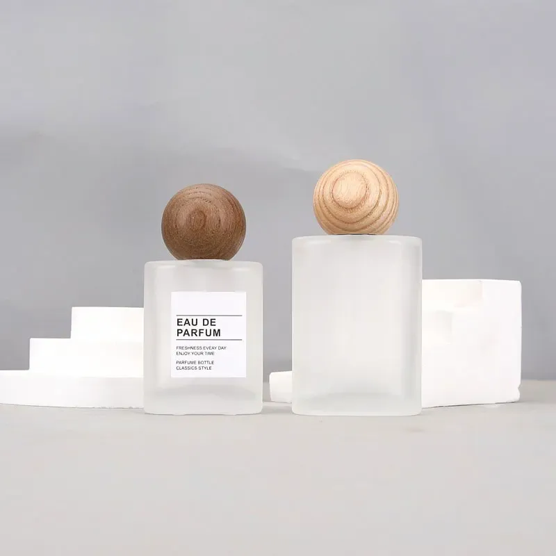 Flacon de parfum rechargeable en verre 30 ml et 50 ml, vide, portable, idéal pour le voyage, plat et carré, avec vaporisateur et capuchon en bois 6