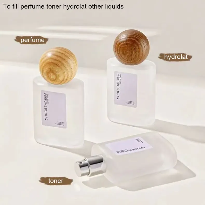 Détail du bouchon en bois du flacon de parfum